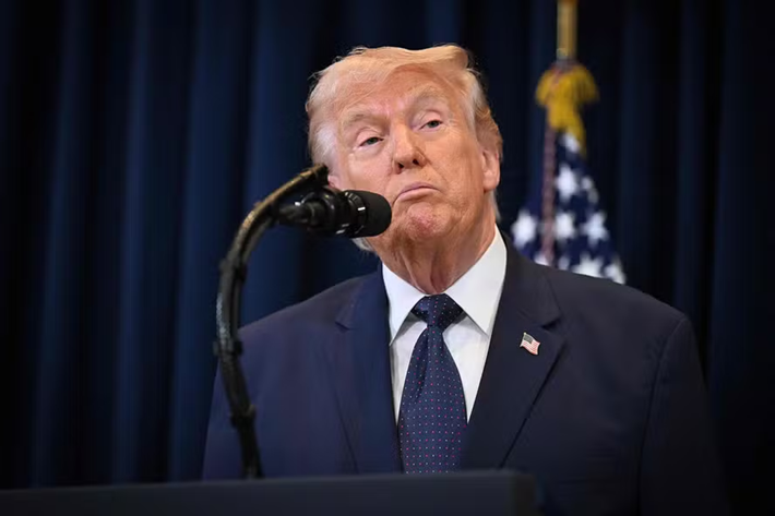 TRUMP NÃO PEDE NAVIOS… ELE OBRIGA A CHINA A MATAR O PRÓPRIO YUAN: A ARMADILHA QUE PODE ENTERRAR A MOEDA CHINESA PARA SEMPRE?