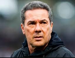 Vanderlei Luxemburgo é internado na UTI de hospital em Palmas