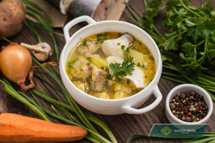 10 sopas ricas em proteínas para manter a dieta em dias frios