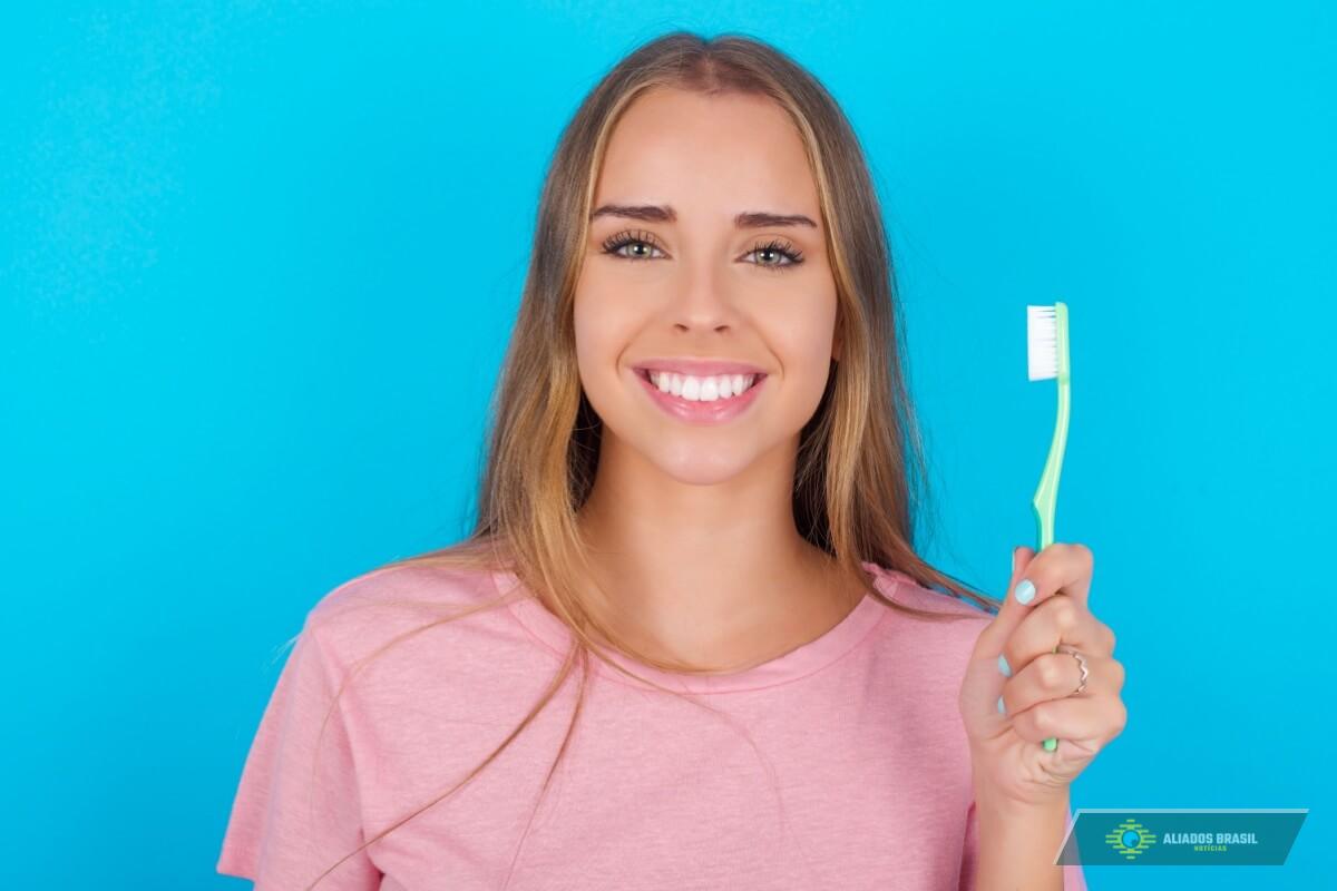 5 sinais de que está na hora de trocar a escova de dentes