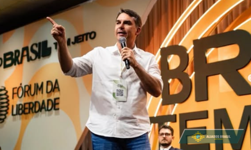 A reação de Flávio Bolsonaro após briga de Jair Renan e Nikolas