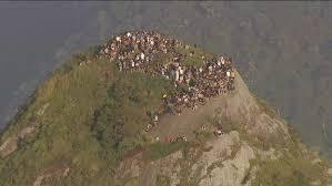 Ação contra o CV no Vidigal tem tiroteio, Av. Niemeyer fechada, e turistas ‘ilhados’ em mirante
