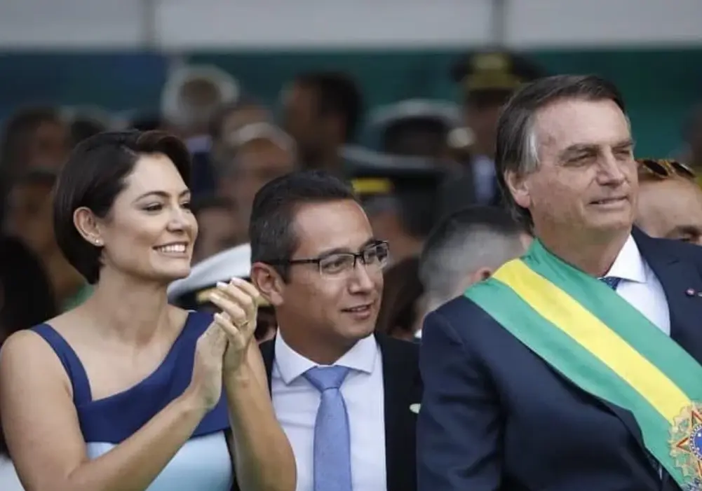 Bolsonaro diz ao STF que irmão de criação de Michelle é 