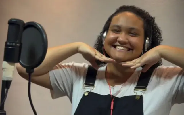 Cantora gospel morre após queda em brinquedo de parque em MG