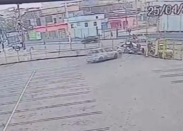 Carro invade barraca de comida em Barueri e deixa uma pessoa morta; saiba detalhes