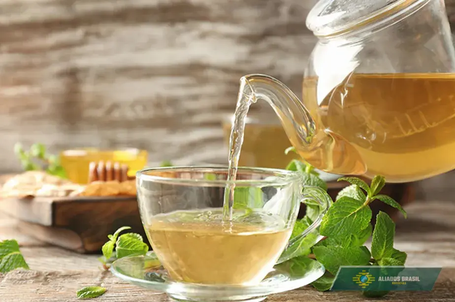 Chás naturais: 7 plantas que devem ser consumidas com cuidado