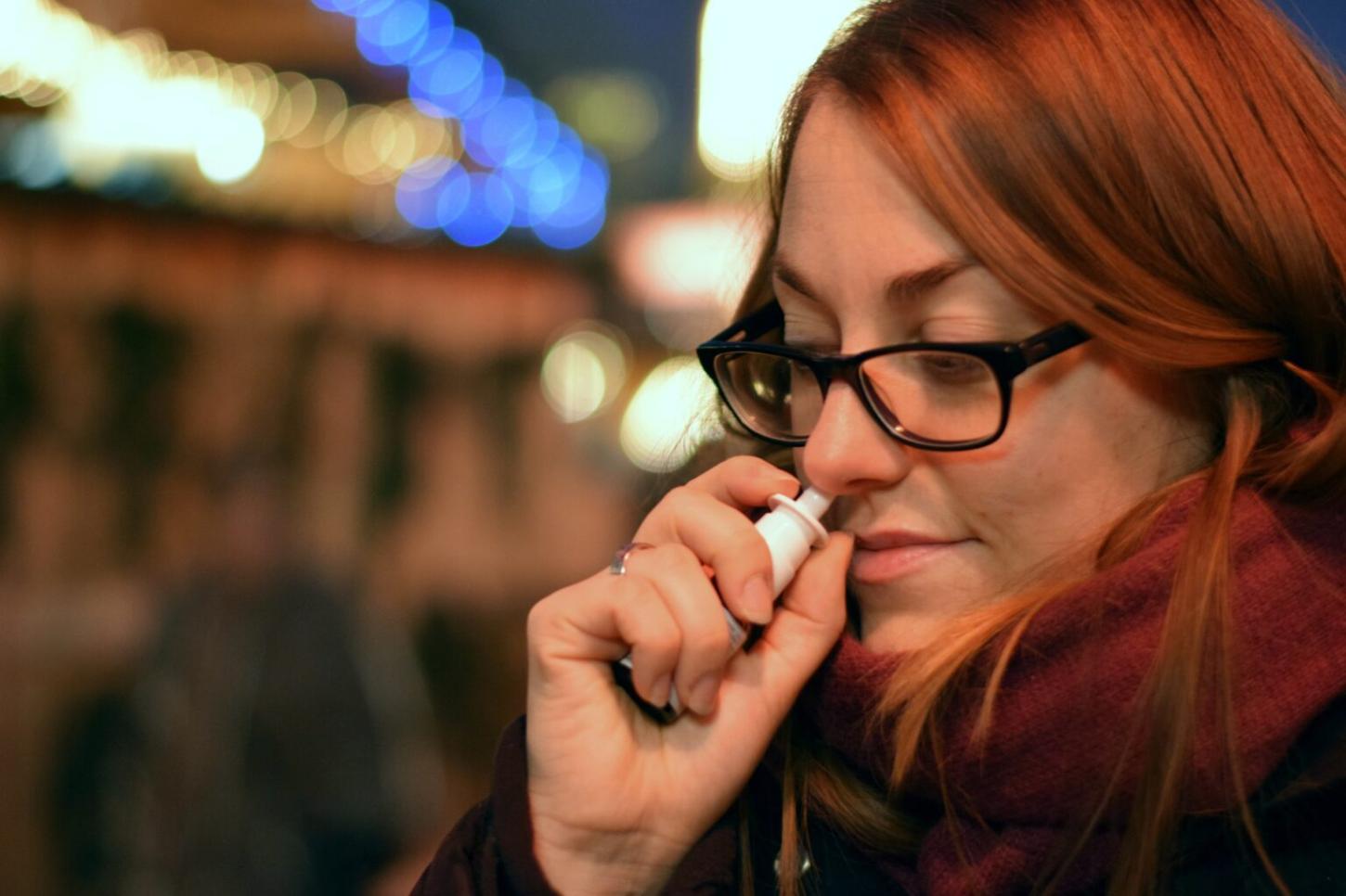 Cientistas criam spray nasal capaz de reverter o envelhecimento cerebral e recuperar a memória