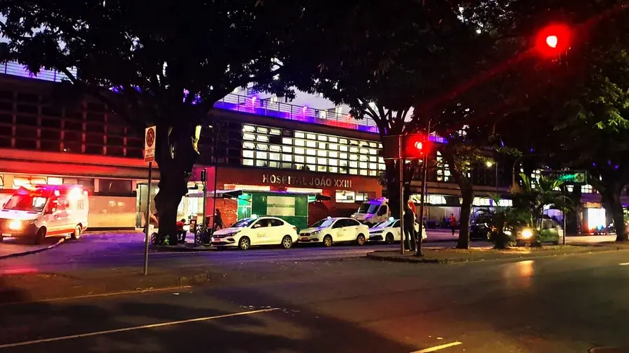 Criança pega arma e morre com tiro na cabeça em MG