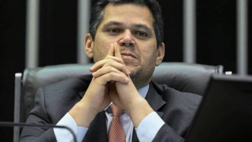 Davi Alcolumbre ligou para ministros do STF e chamou senadores da CPI de ‘loucos de hospício’