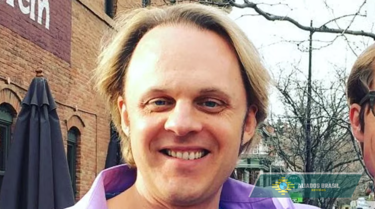 David Wilcock, voz influente sobre OVNIs e temas paranormais, morre aos 53 anos.