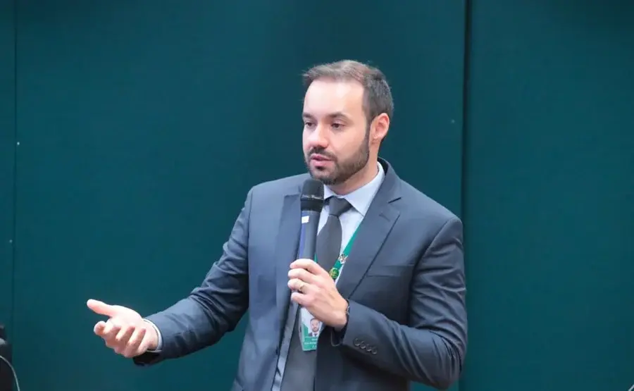 Diretor da Câmara faz R$ 23 mil de hora extra indo todo fim de semana