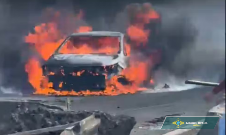 Explosão com carreta de combustível deixa mortos no RJ