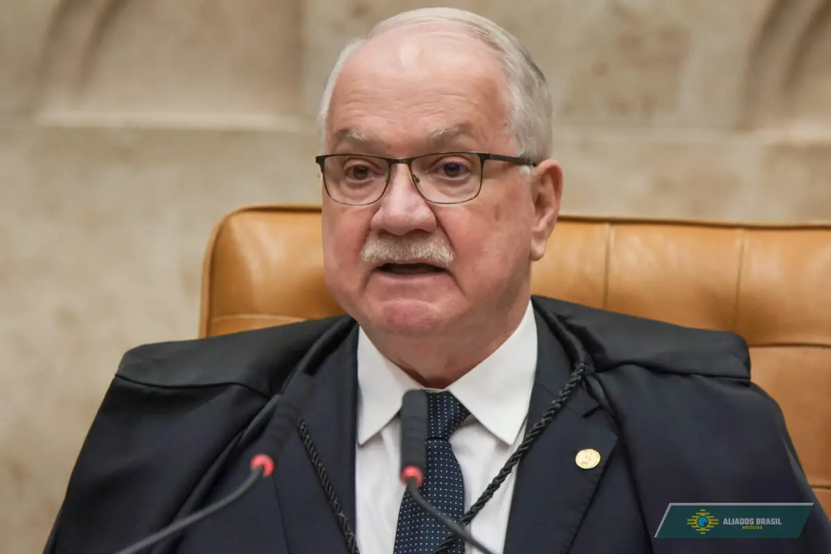 Fachin defende que STF “se olhe no espelho” para enfrentar crise de confiança