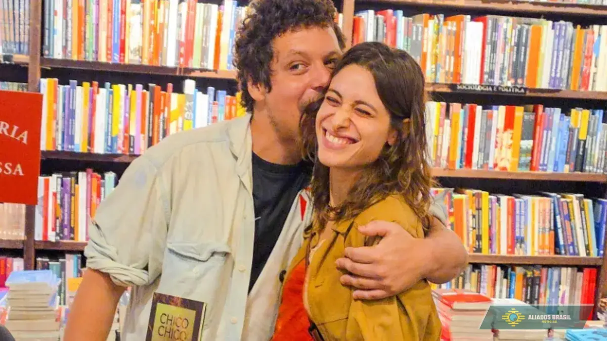 Filho de Cássia Eller faz aparição romântica com atriz Luísa Arraes