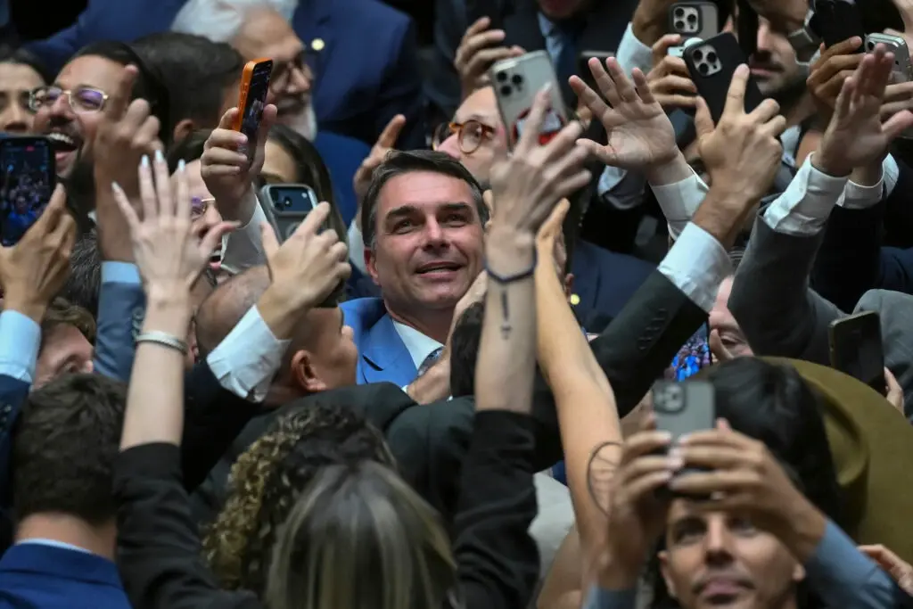Flávio Bolsonaro: “A derrota do PT é a vitória do Brasil”