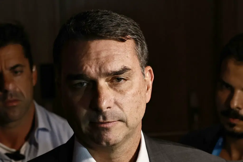 Flávio reage a vídeo do PT que tenta associá-lo ao Caso Master