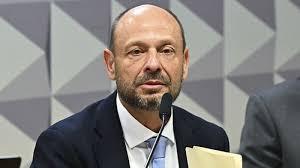 'Fui surpreendido', diz presidente do INSS demitido pelo governo