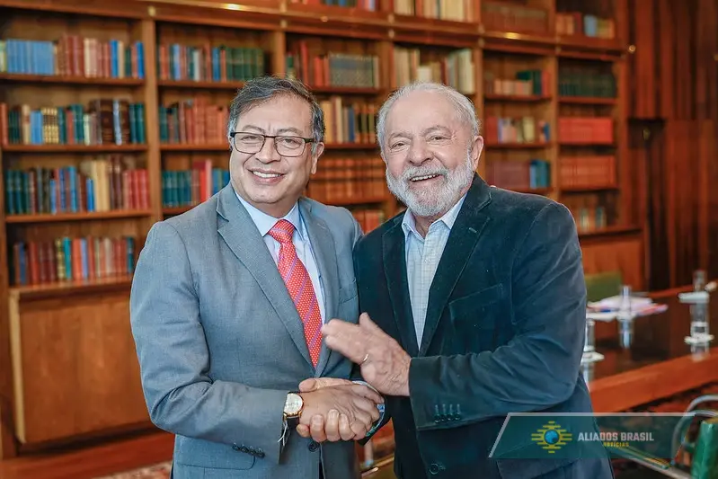 Gustavo Petro pede ao Brasil que estenda o Pix à Colômbia