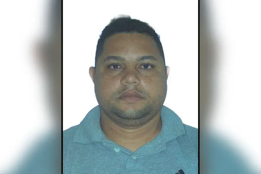 Homem com tornozeleira por crime sexual é flagrado estupr4ndo cadela
