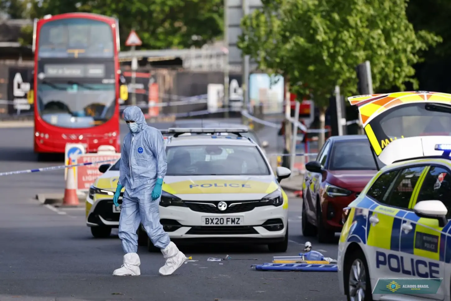 Homem é preso ao esfaquear dois judeus em ataque em Londres