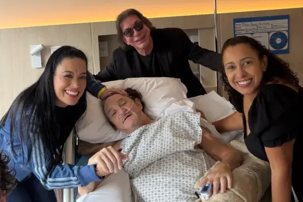 Internado após acidente, Marquito reaparece em foto ao lado de amigos