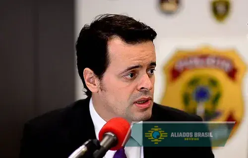 Jornalista do Twitter Files expõe o delegado da PF por trás da ação que colocou Ramagem na mira do ICE