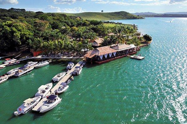 Marina, heliponto e mansões: cidade submersa pelas águas de Furnas vira novo refúgio de milionários em MG 
