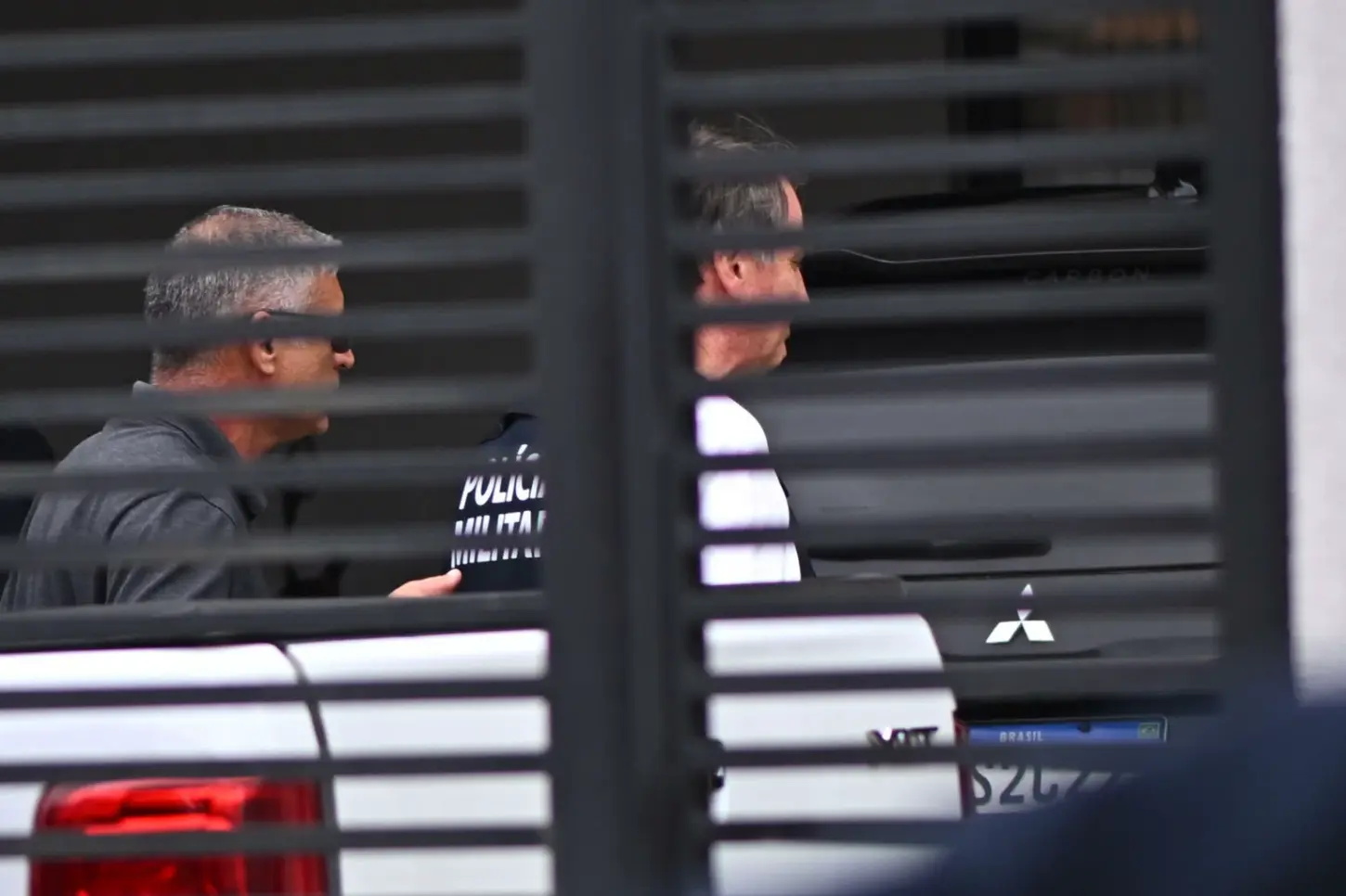 Médicos dizem que Bolsonaro tem fadiga, soluços e desequilíbrio