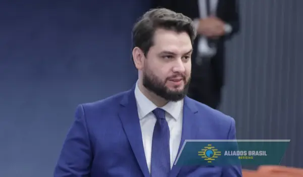 Moraes decreta prisão definitiva de Filipe Martins e outros quatro réus