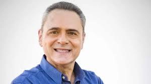 Narrador Luis Roberto está fora da Copa do Mundo para tratar tumor, anuncia Globo 