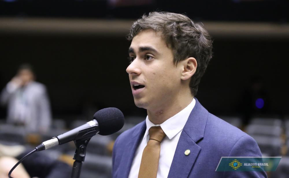 Nikolas e senador da direita trocam insultos em grupo de WhatsApp com xingamento de “vagabundo”