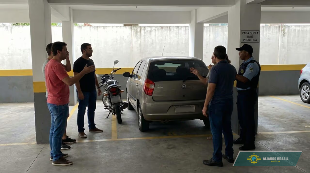O que a lei diz sobre estacionar carro e moto na mesma garagem?