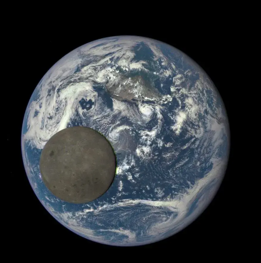 O que é o 'lado oculto' da Lua e por que ele nunca é visto da Terra?