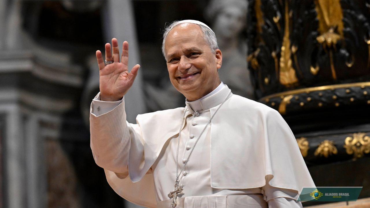 Papa Leão XIV afirma que Igreja não aprova benção formal a casais homossexuais