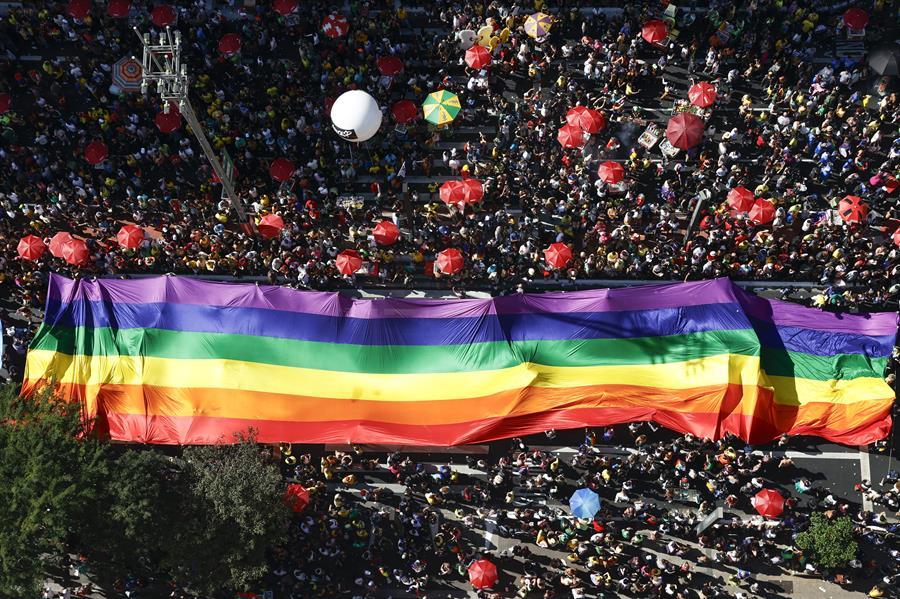 Parada LGBT+ adota tom eleitoral: “A rua convoca, a urna confirma”