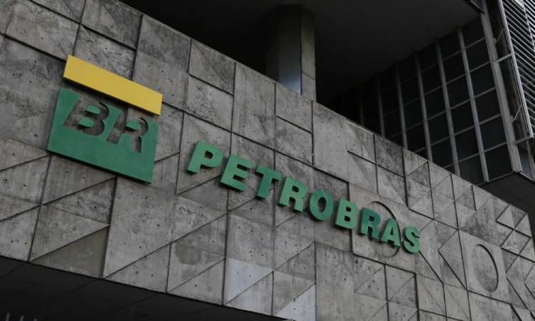 Petrobras aumenta preço de querosene para aviação em 55%