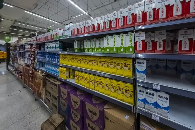  Por que o leite está tão caro? Preço salta quase 12% e não deve cair tão cedo 