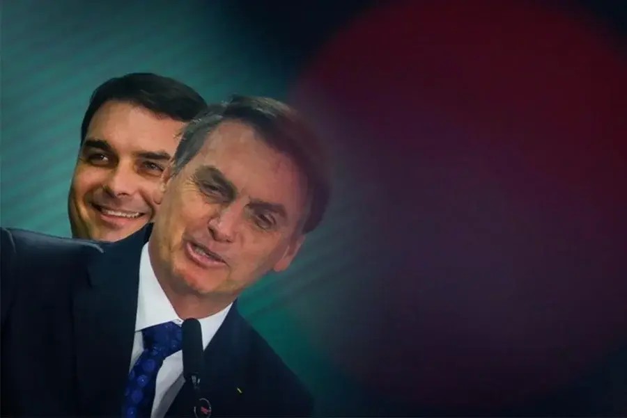 PT usa a Bíblia em ofensiva contra Flávio Bolsonaro