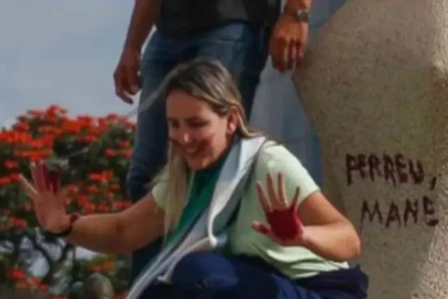 Em entrevista, “Débora do batom” quebra o silêncio e faz revelações sobre o 8 de janeiro; veja