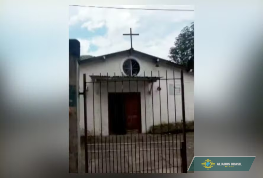 Traficantes de Belford Roxo transformaram igreja em Petrópolis em boca de fumo, faziam sexo no altar e acabaram presos em flagrante