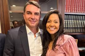 Vereadora de Fortaleza é cotada para vice de Flávio Bolsonaro