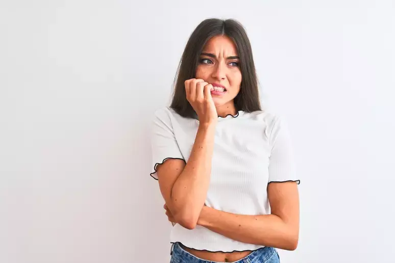Você rói as unhas quando está nervoso? Isso tem explicação