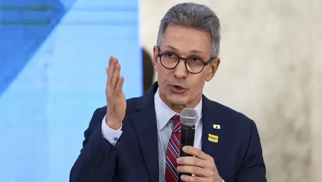 Zema diz não ter interesse em ser vice de Flávio Bolsonaro