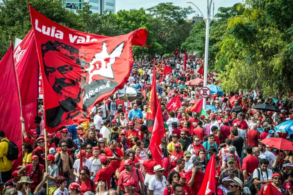 PT despeja R$ 514 mil em impulsionamento nas redes após áudio de Flávio Bolsonaro