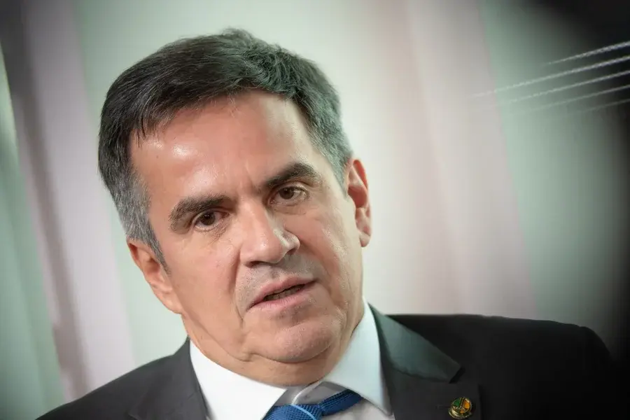 Avião de Ciro Nogueira é bloqueado por decisão de Mendonça