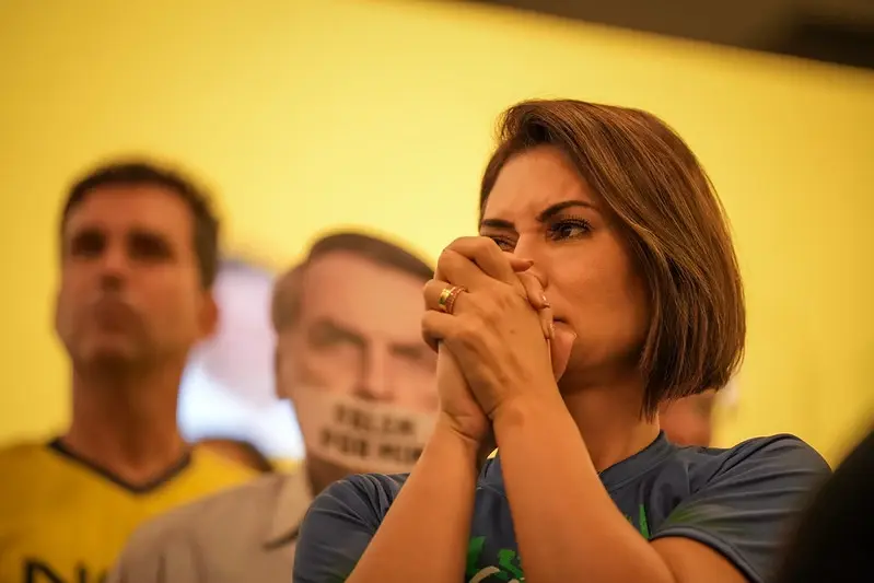 Bolsonaro mantém boa evolução, mas está “chateado”, diz Michelle