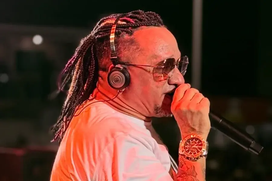 Cantor Kinho do Rodo morre após passar mal na Bahia