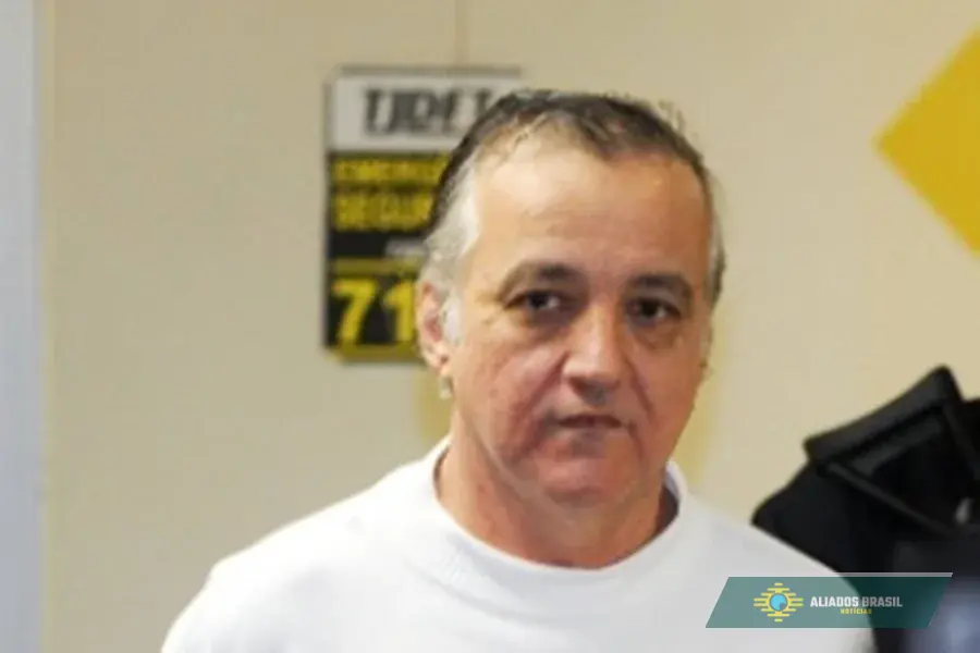 Carlinhos Cachoeira é preso pela PF no Aeroporto de Congonhas (SP)