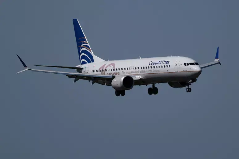 Casal é detido por tentativa de relação s3xual em avião na Argentina  