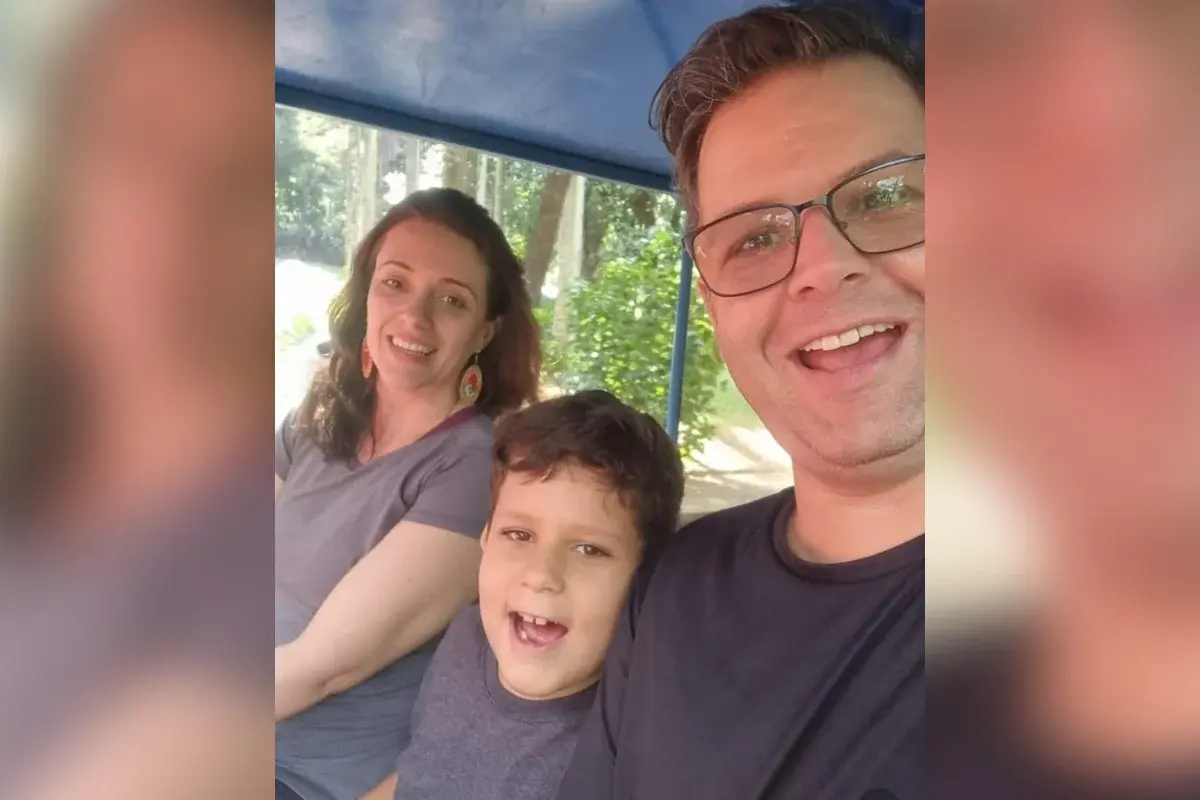 Casal mineiro descobre condição rara após adoção: “Já era nosso, já éramos dele”.